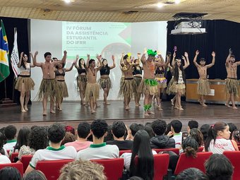 O grupo CAM Dance é coordenador pela professora Ana Maria Alves de Souza
