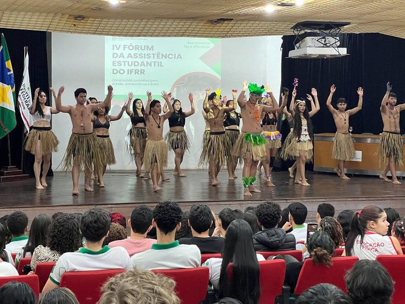 O grupo CAM Dance é coordenador pela professora Ana Maria Alves de Souza