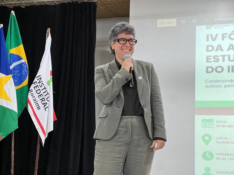 Professora Nathalia Atroch, do IFPE, ministrou a palestra master do evento