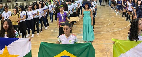 A abertura oficial do JIFs ocorreu na noite desta segunda-feira, dia 7, com a apresentação das delegações dos cinco campi do IFRR