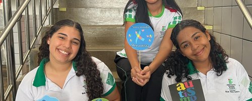 A comunidade acadêmica participa ativamente das atividades de sensibilização para o Abril azul