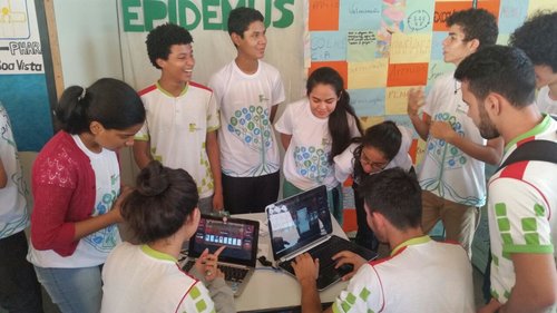 Alunos de 2016 Apresentação projeto em evento no campus boa vista promovido pelo curso