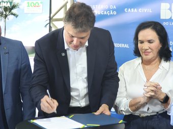 Ministro da Educação, Camilo Santana, assina a ordem de serviço do Campus Rorainópolis - Ft Ramon Queiroz (7)