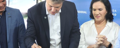 Ministro da Educação, Camilo Santana, assina a ordem de serviço do Campus Rorainópolis - Ft Ramon Queiroz (7)
