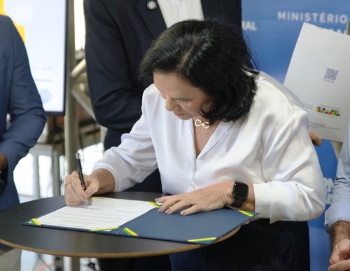 Reitora Nilra Jane assina a ordem de serviço - Ft Ramon Queiroz (6)