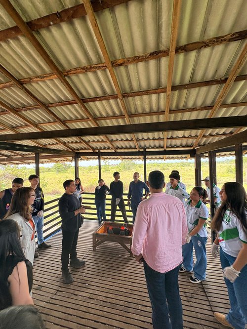 Atividades de ensino com estudantes do Campus Amajari para coletar as características de importância econômica nos animais e após isso registrar as informações no software - Ft Divulgação (1)