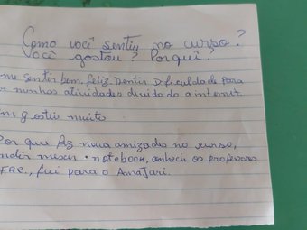 Bilhete com perguntas e as respostas de Dielison Pereira