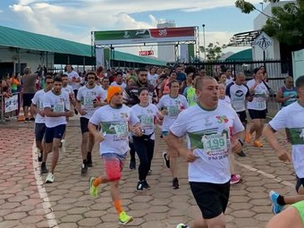 Com percurso de 5km na corrida e 3km na caminhada, o evento reuniu servidores e servidoras, estudantes e pessoas da comunidade externa