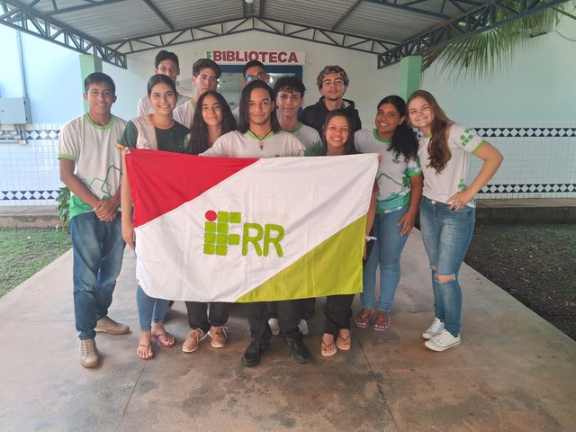 Eduardo Santos (com a bandeira) e colegas do CNP - Ft Divulgação
