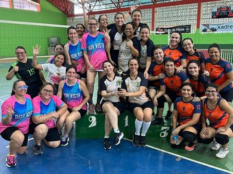 Equipes dos três campi vencedoras do volei de quadra - Divulgação (2)