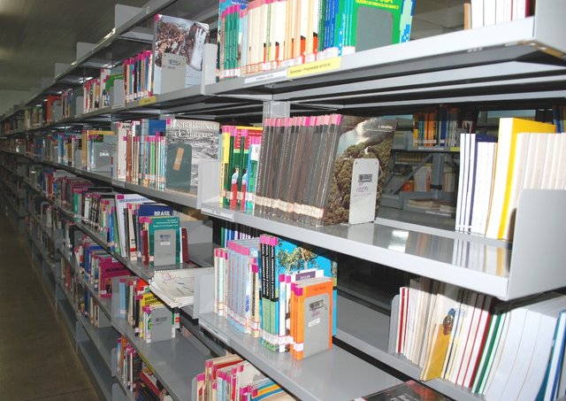 Estante de livro do IFRR