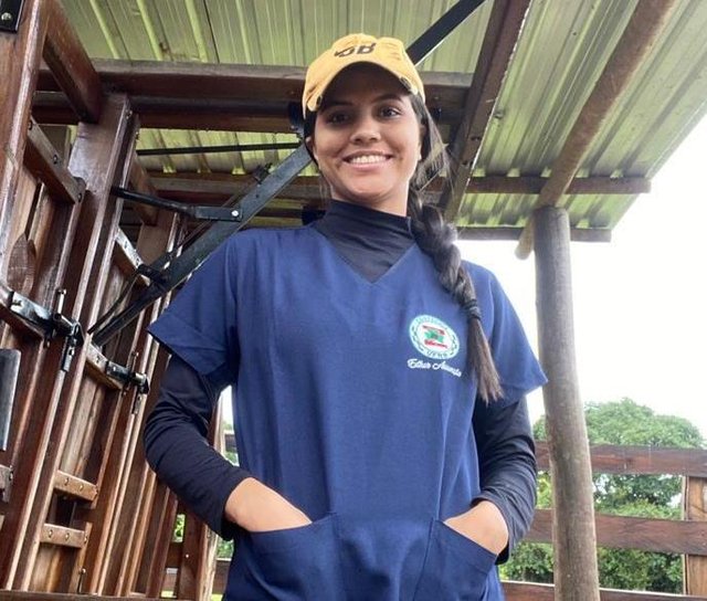 Esther Assunçao em atividades do curso de Zootecnia - Fts Arquivo Pessoal  (2) - Copia
