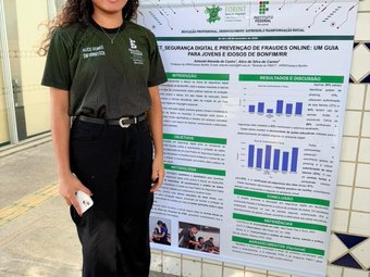 Estudante Alice da Silva do Carmo na apresentação do projeto durante o Forint 2025