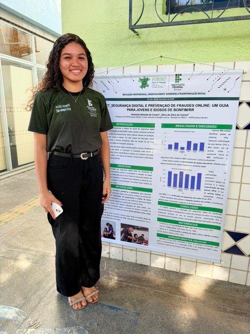 Estudante Alice da Silva do Carmo na apresentação do projeto durante o Forint 2025