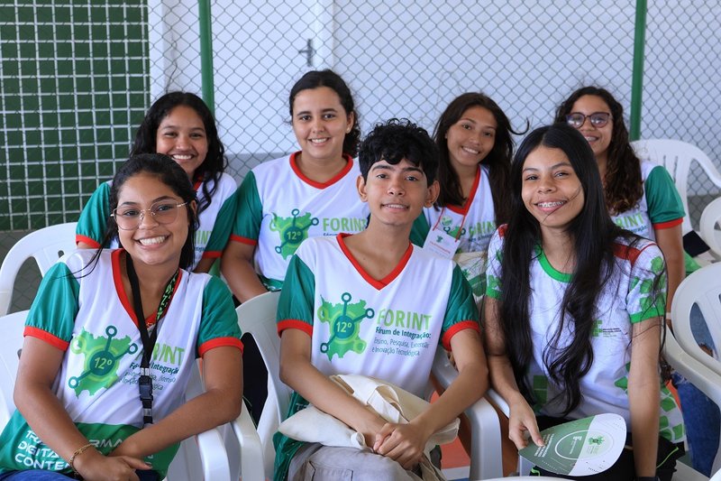 Alguns estudantes presentes no fórum em 2024