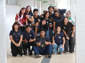 Estudantes do CBVZO em corredor da unidade  (Foto Ramon Queiroz/Ascom)