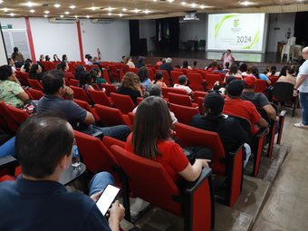 As reuniões foram realizadas com os pais dos alunos dos cursos técnicos integrados ao ensino médio