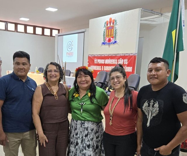 Grupo da Ação Saberes Indígenas do IFRR com a presidente da Funai, Joênia Wapichana - Ft Divulgação (1)