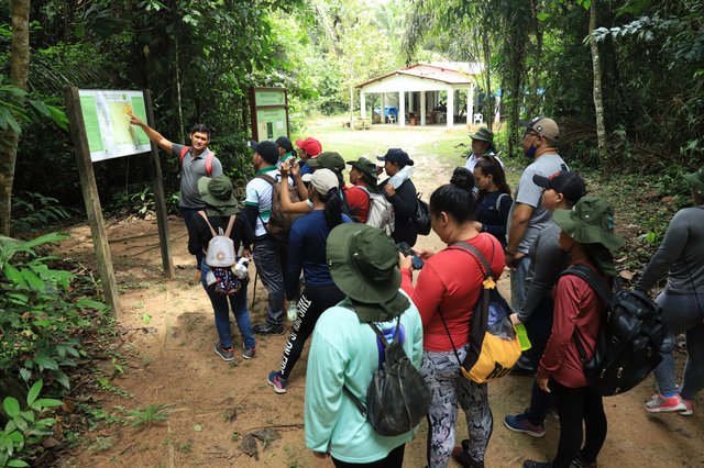 Aula prática de curso da área de turismo