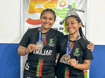 Medalhistas no tênis de mesa Dhulie Lopes e Hadhija Santos do IFRR CAM - Ft Divulgação