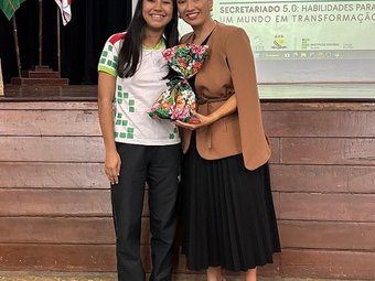 Palestrante Guiomar e estudante da área de secretariado