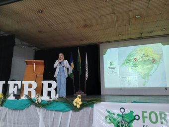 Prof. Emanuelle veio de Santa Maria/RS para realizar a palestra master do evento
