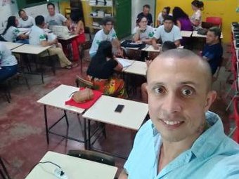 Prof. Jucimar em sala de aula