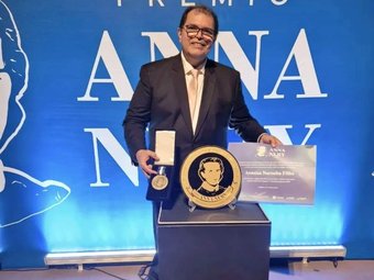 Professor Ananias foi premiado durante evento do Cofen, em Recife, PE