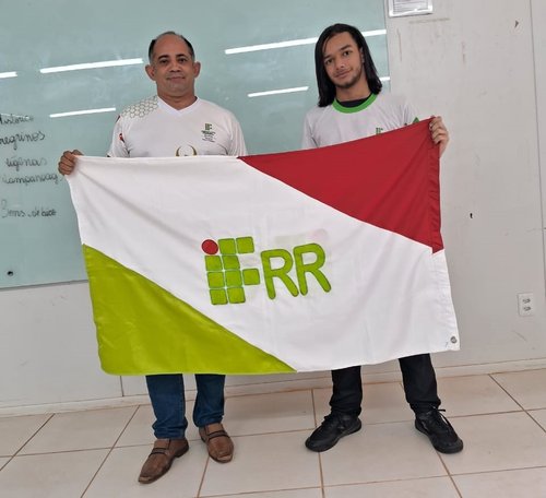 Professor Cassiano Ramos e o estudante Eduardo Santos