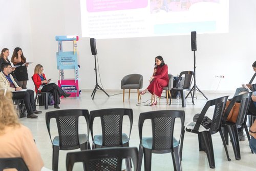 Professora Karla Santana - Foto Arquivo Pessoal (3)