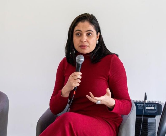 Professora Karla Santana - Foto Arquivo Pessoal (1)
