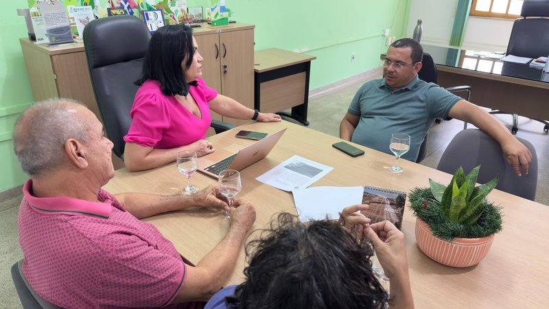 Equipe gestora do IFRR e prefeito de Rorainópolis em reunião para tratar de novo campus