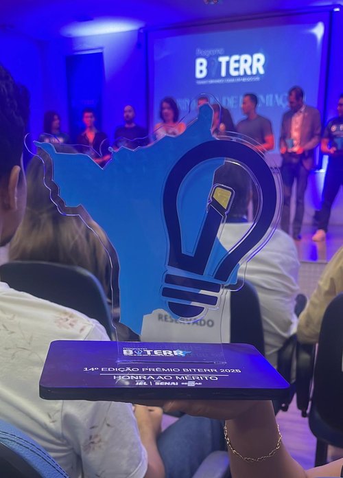 Troféu entregue aos envolvidos