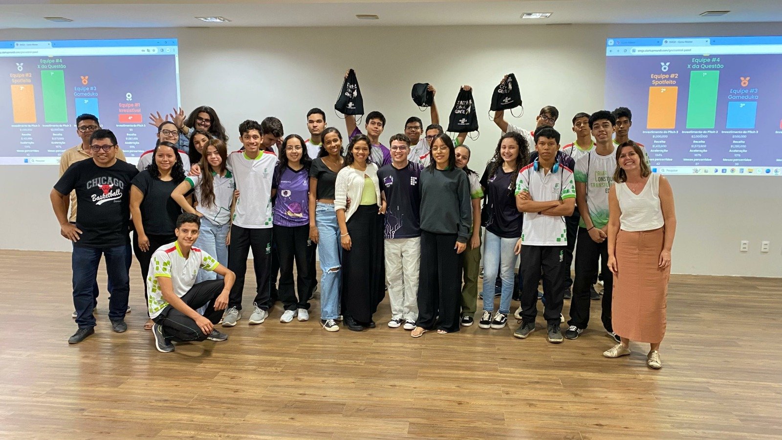 Turma de egressos de Tecnico em Informatica do CBV, durante evento em 2024