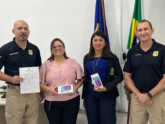 A diretora-geral do CBV, Professora Luciana Leandro, e a diretora de Planejamento, Diana Cris Gomes com os representantes da PRF