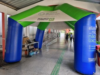 Tenda com ponto de coleta disposta em frente ao auditório