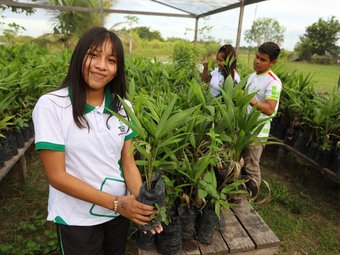 Estudantes do CAM em aula prática
