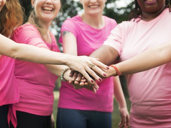 mulheres-lutando-contra-o-cancer-de-mama